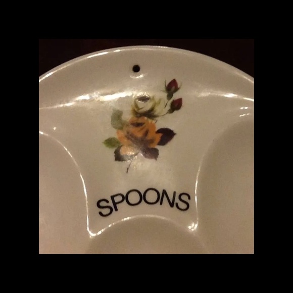 A vintage Royal Winton triple spoon rest , made in England- collectible- used - Picture 2 of 6